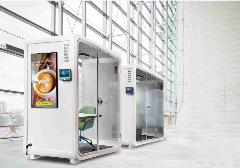 壹号平台子公司达擎之智慧行动办公舱，，，采用PDLC智能调光玻璃设计，，透过通电与断电的电流切换，，，，呈现透明与雾面效果，，，具节能降耗特性并兼顾隐私，，，，确保信息安全