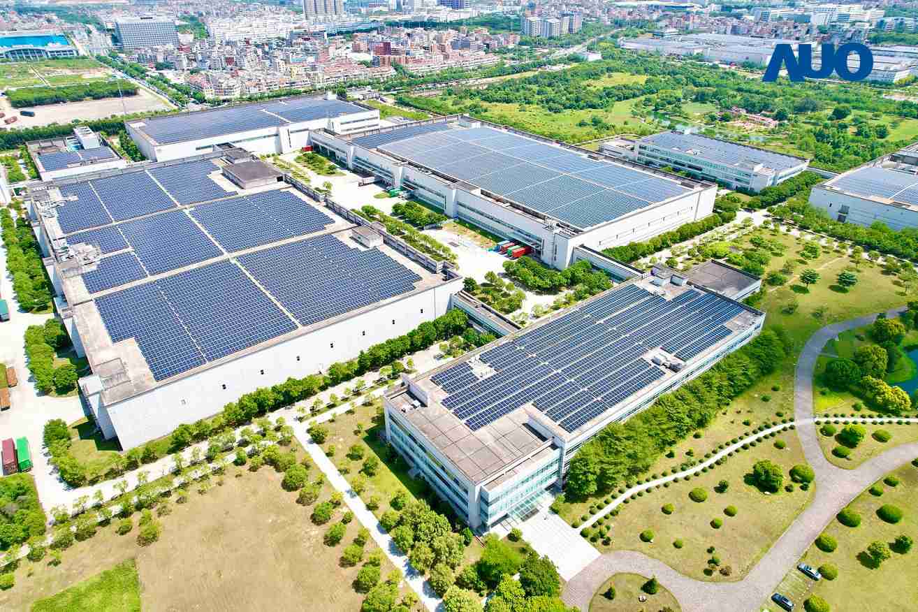 壹号平台厦门推动智能制造同时，，，透过绿电创能纵深推进绿色转型，，厂区全屋顶铺设太阳能光伏板，，，每年太阳能发电 2,600多万度